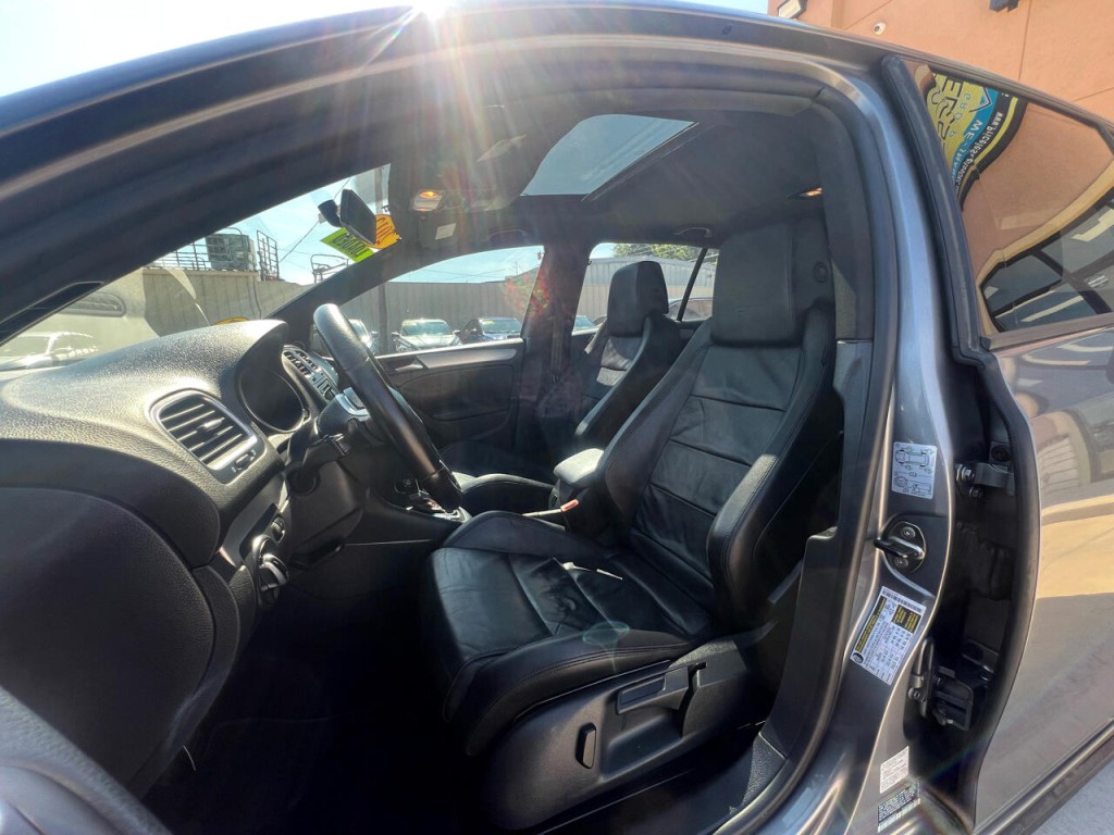 2012 Volkswagen GTI Image 11