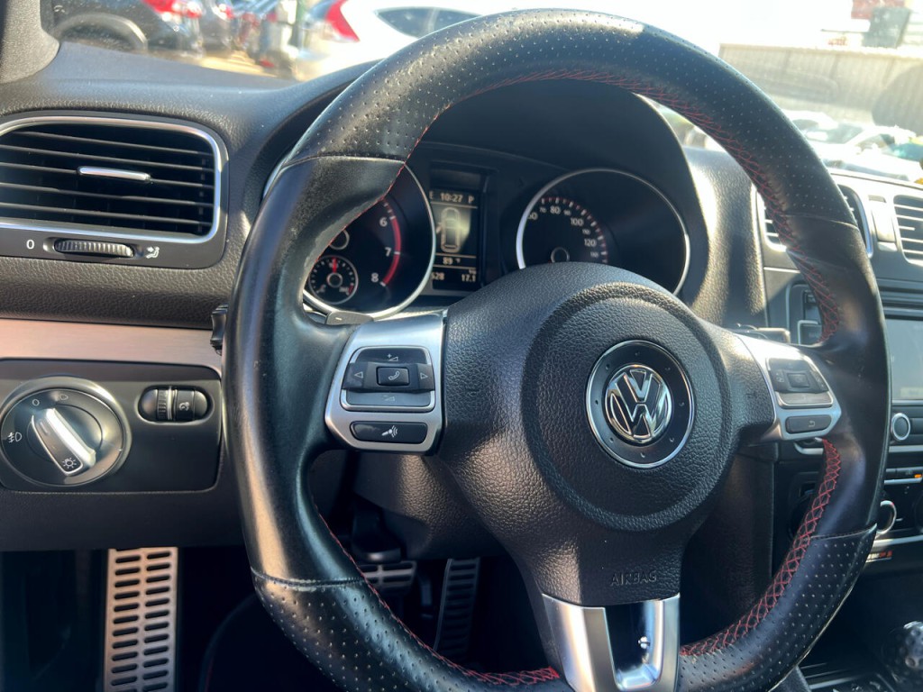 2012 Volkswagen GTI Image 17