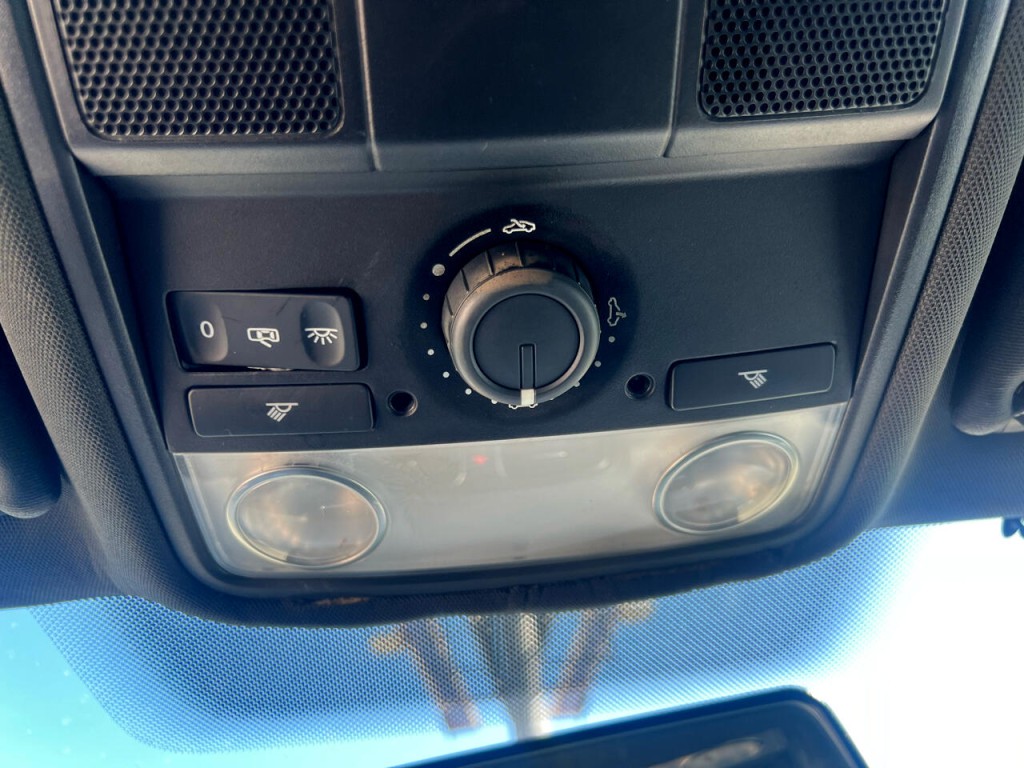 2012 Volkswagen GTI Image 25