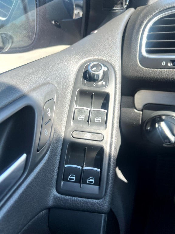 2012 Volkswagen GTI Image 27