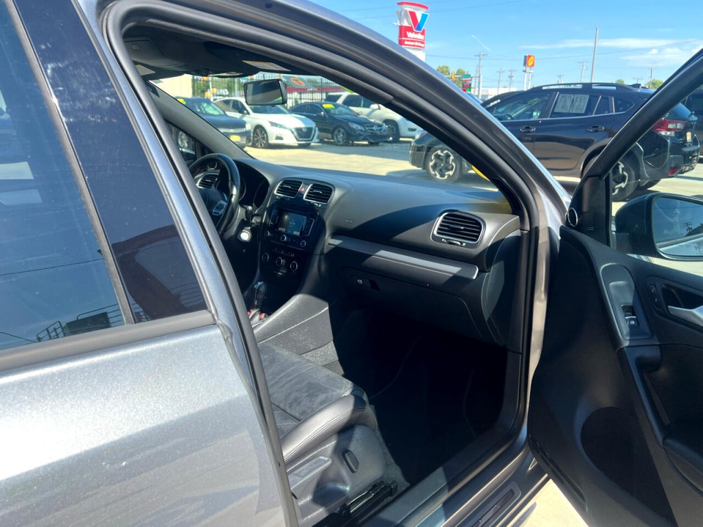 2012 Volkswagen GTI Image 29