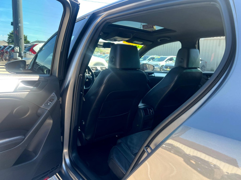 2012 Volkswagen GTI Image 32