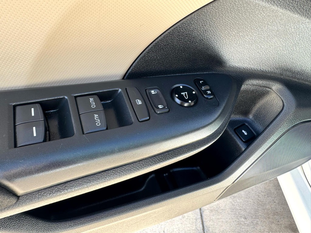 2016 Honda Civic Image 16