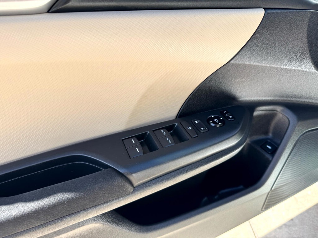 2016 Honda Civic Image 17