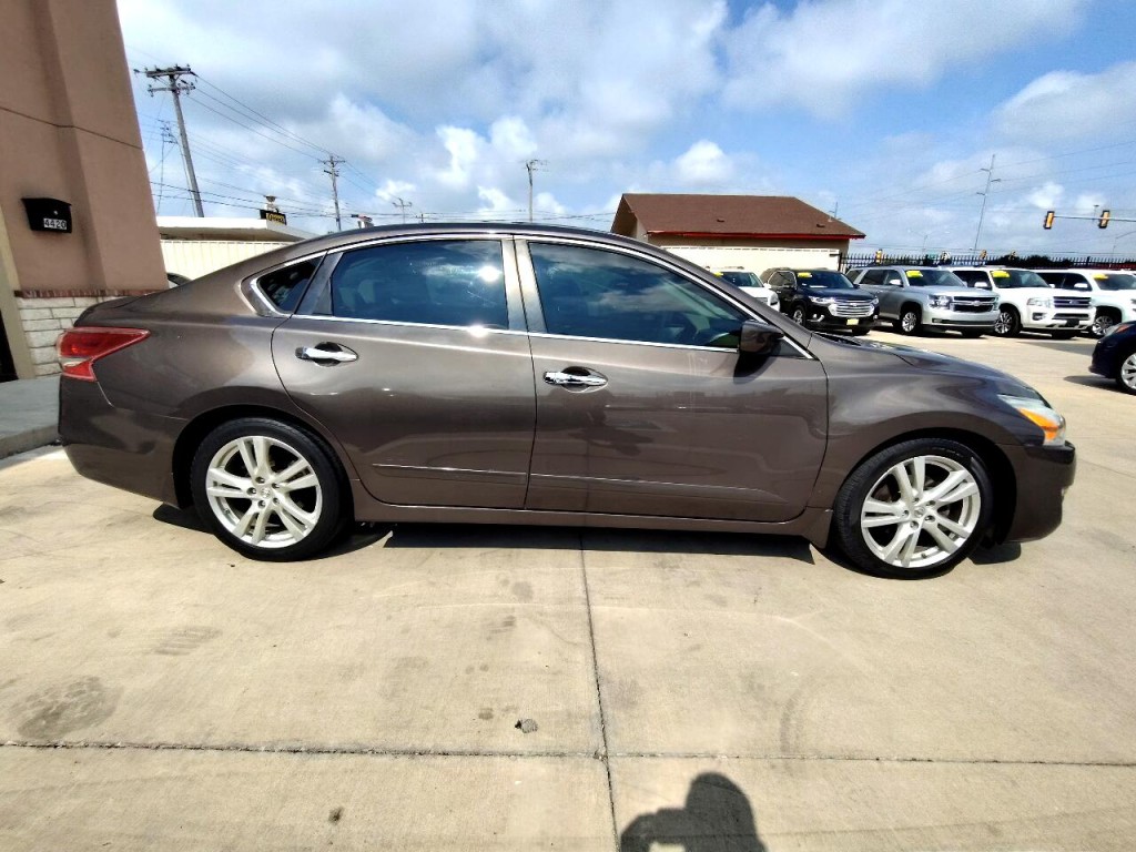 2013 Nissan Altima Image 4