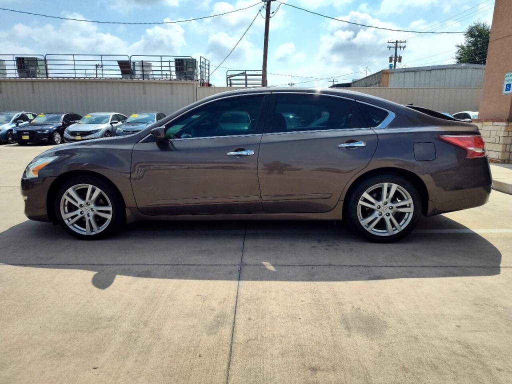 2013 Nissan Altima Image 8