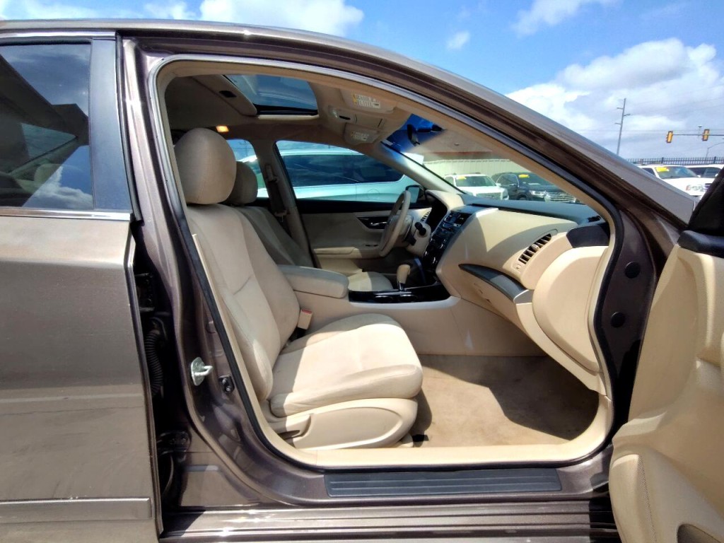 2013 Nissan Altima Image 32