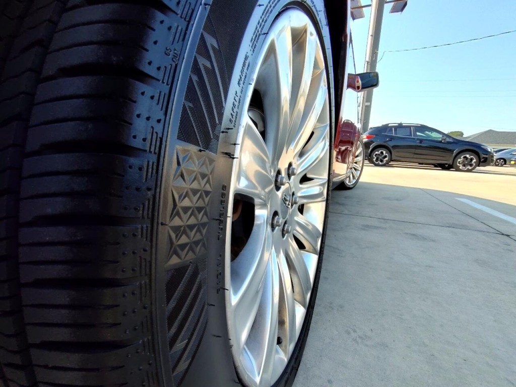 2011 Lincoln MKS Image 10