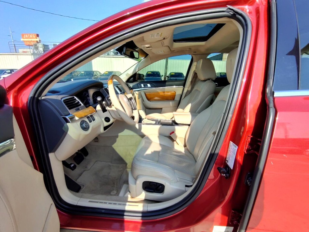 2011 Lincoln MKS Image 12