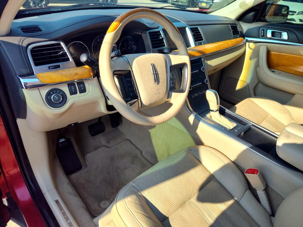 2011 Lincoln MKS Image 13