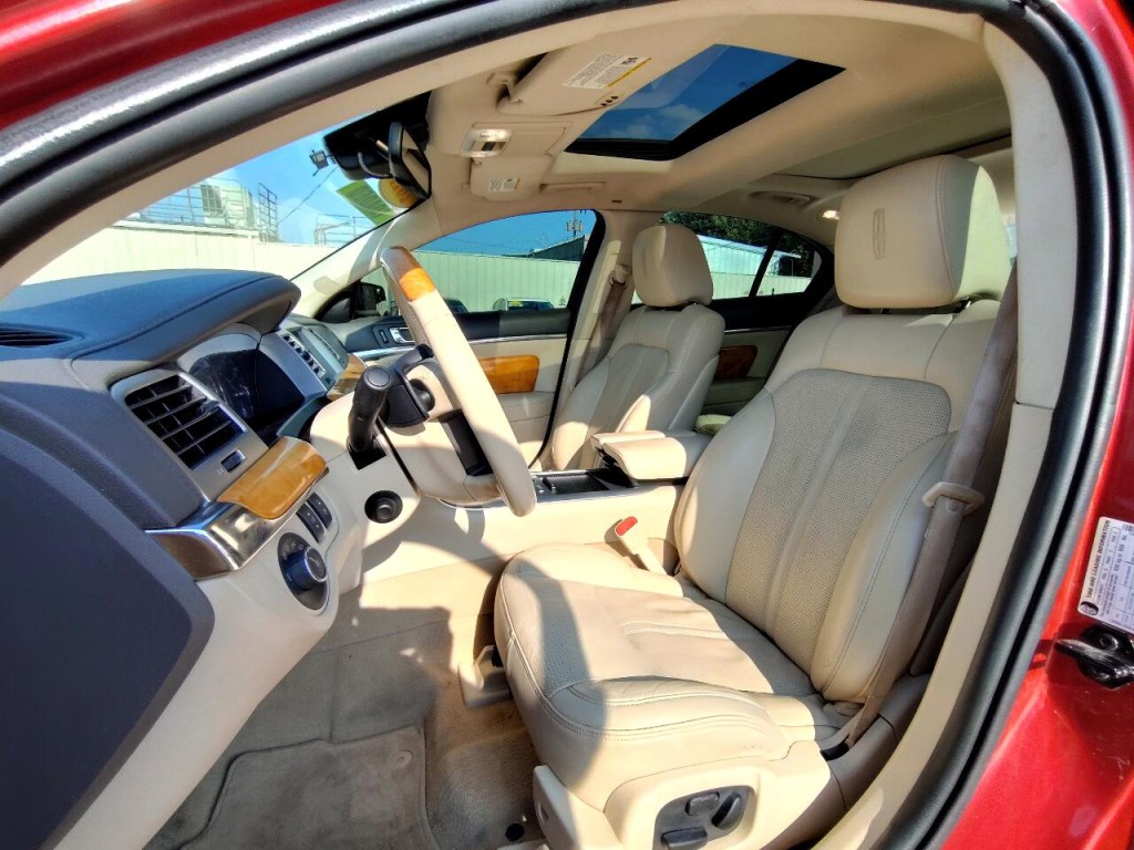 2011 Lincoln MKS Image 14