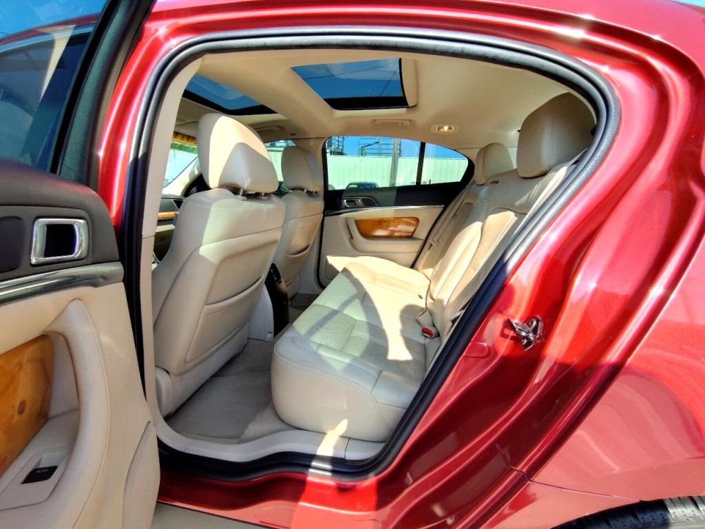 2011 Lincoln MKS Image 23