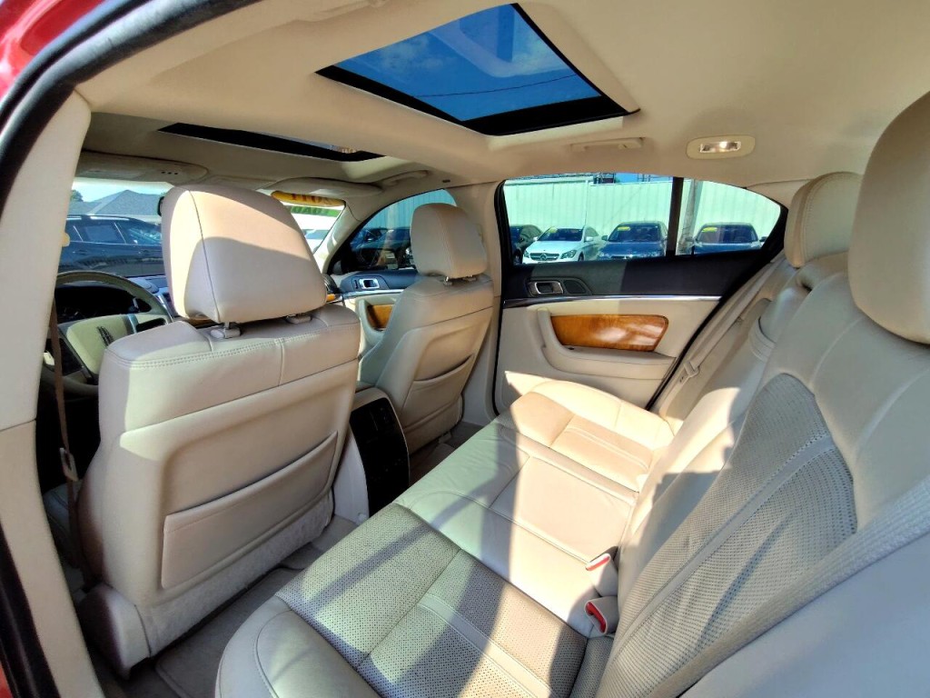 2011 Lincoln MKS Image 24