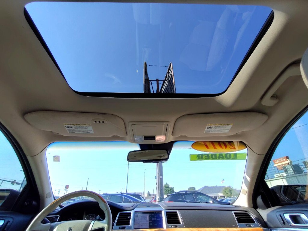 2011 Lincoln MKS Image 27
