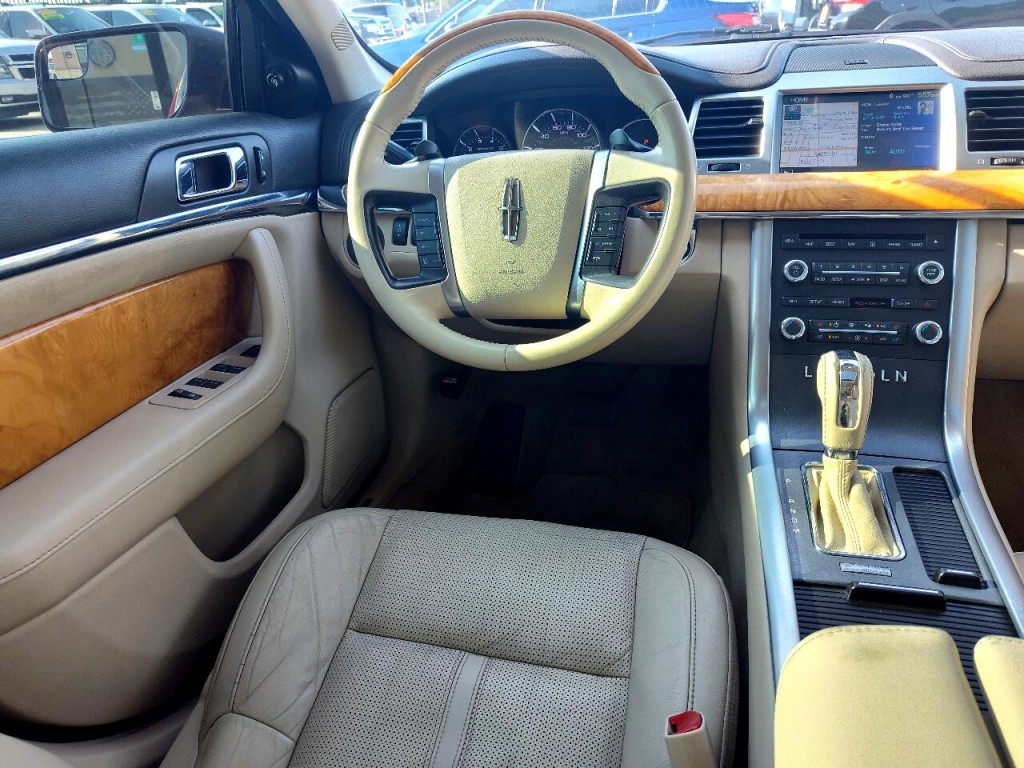 2011 Lincoln MKS Image 29