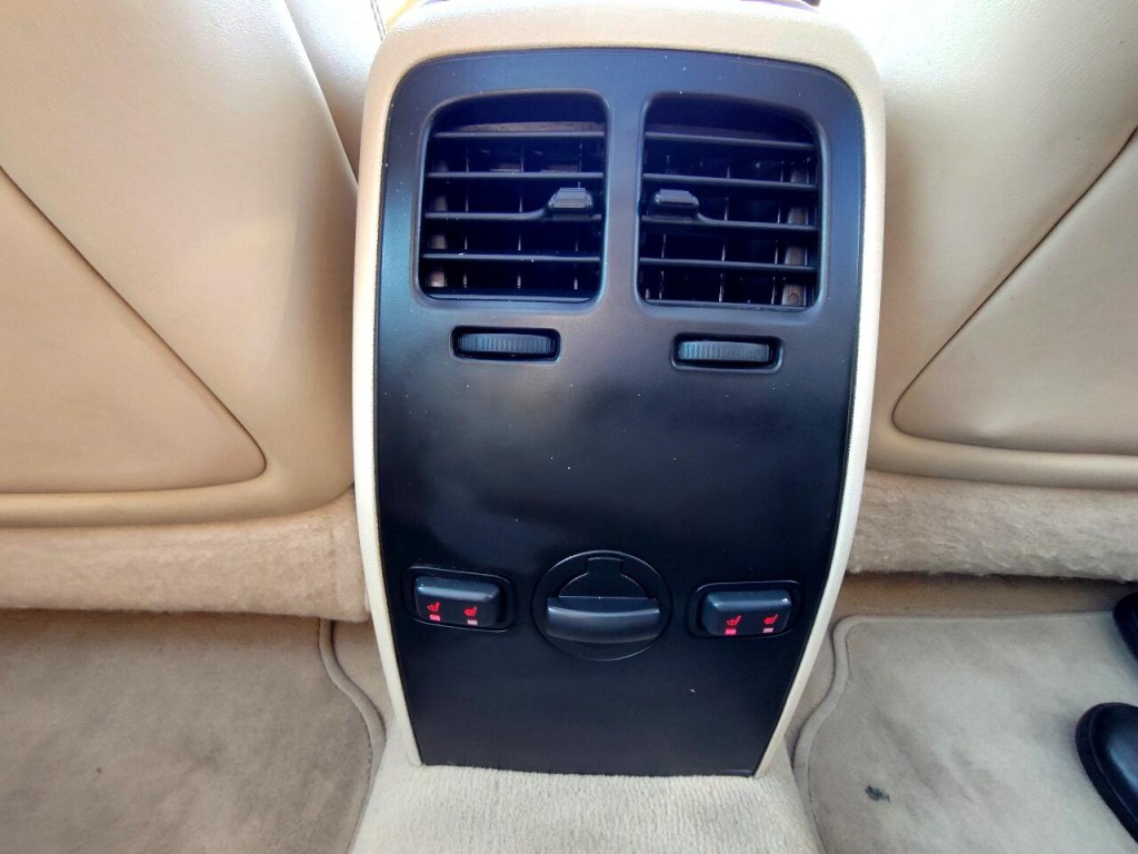 2011 Lincoln MKS Image 32