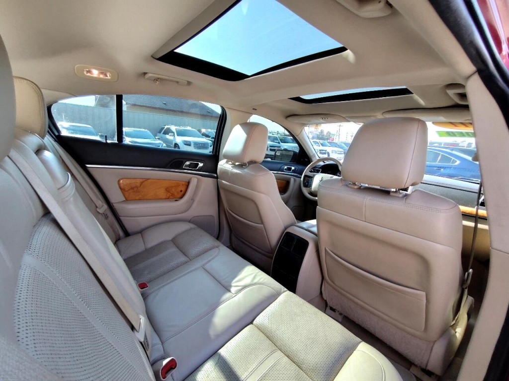2011 Lincoln MKS Image 35