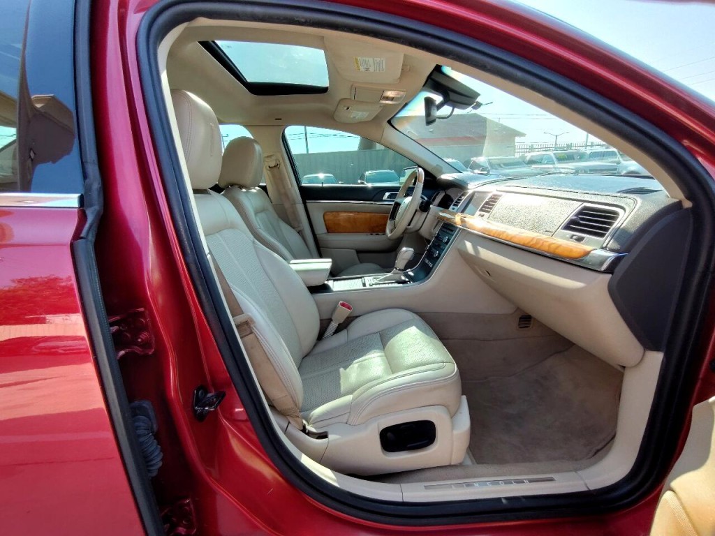 2011 Lincoln MKS Image 37