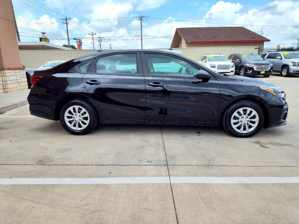2021 Kia Forte Image 4