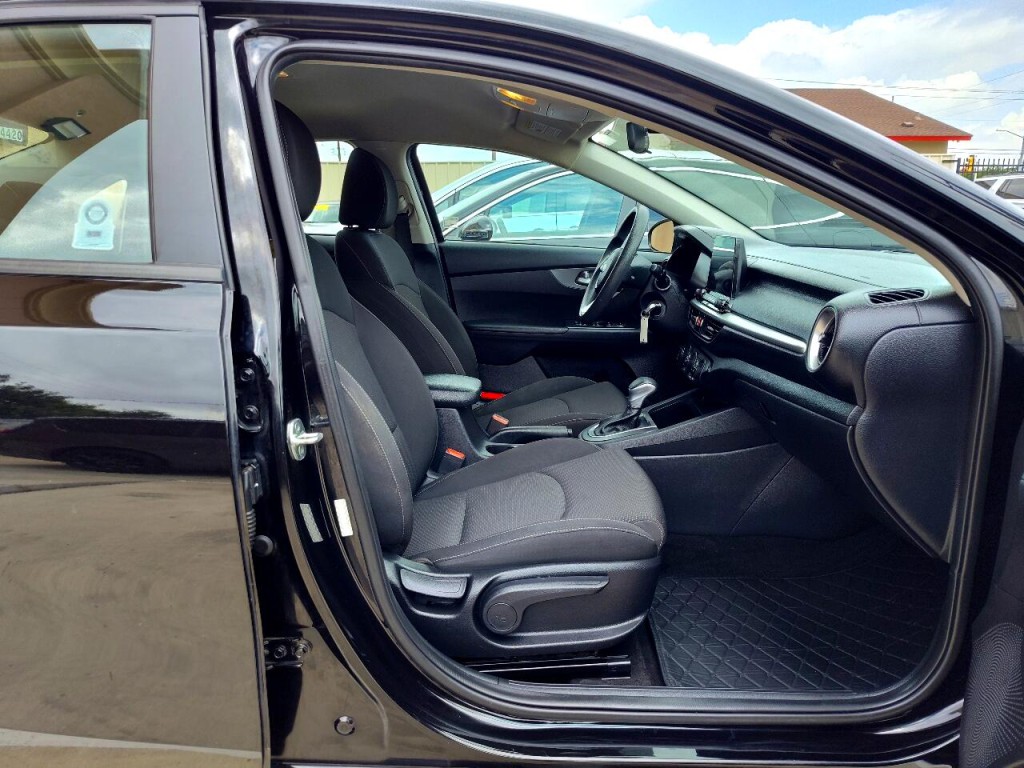 2021 Kia Forte Image 36