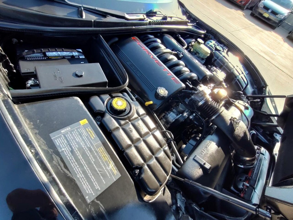 2001 Chevrolet Corvette Image 17