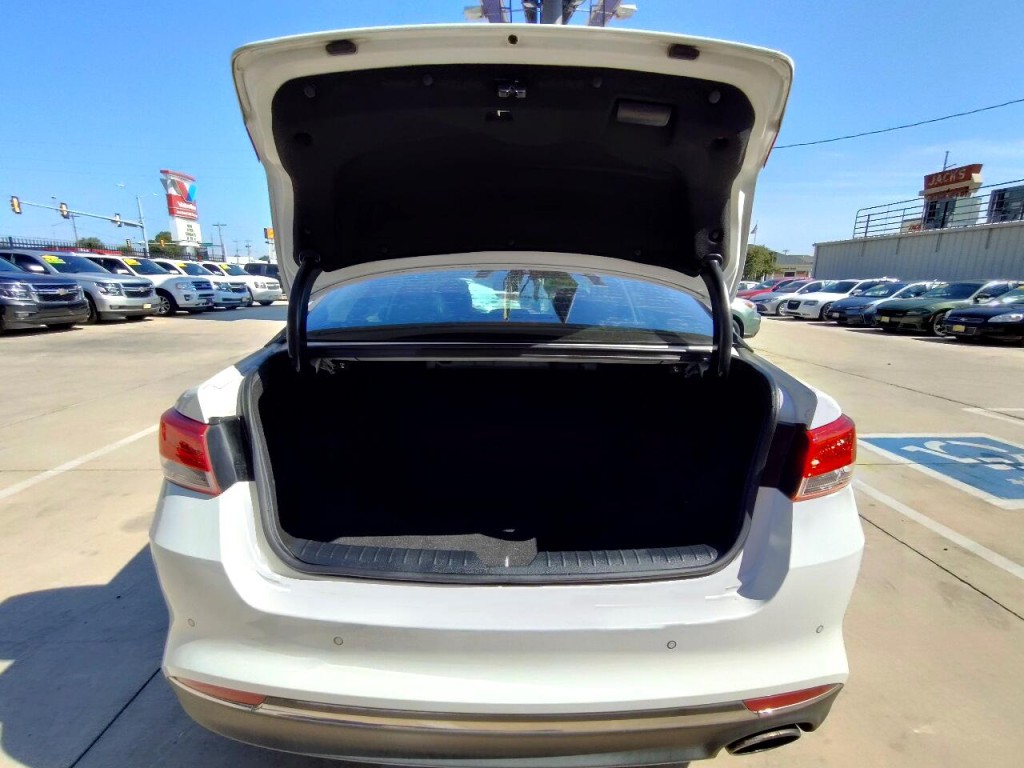 2018 Kia Optima Image 40