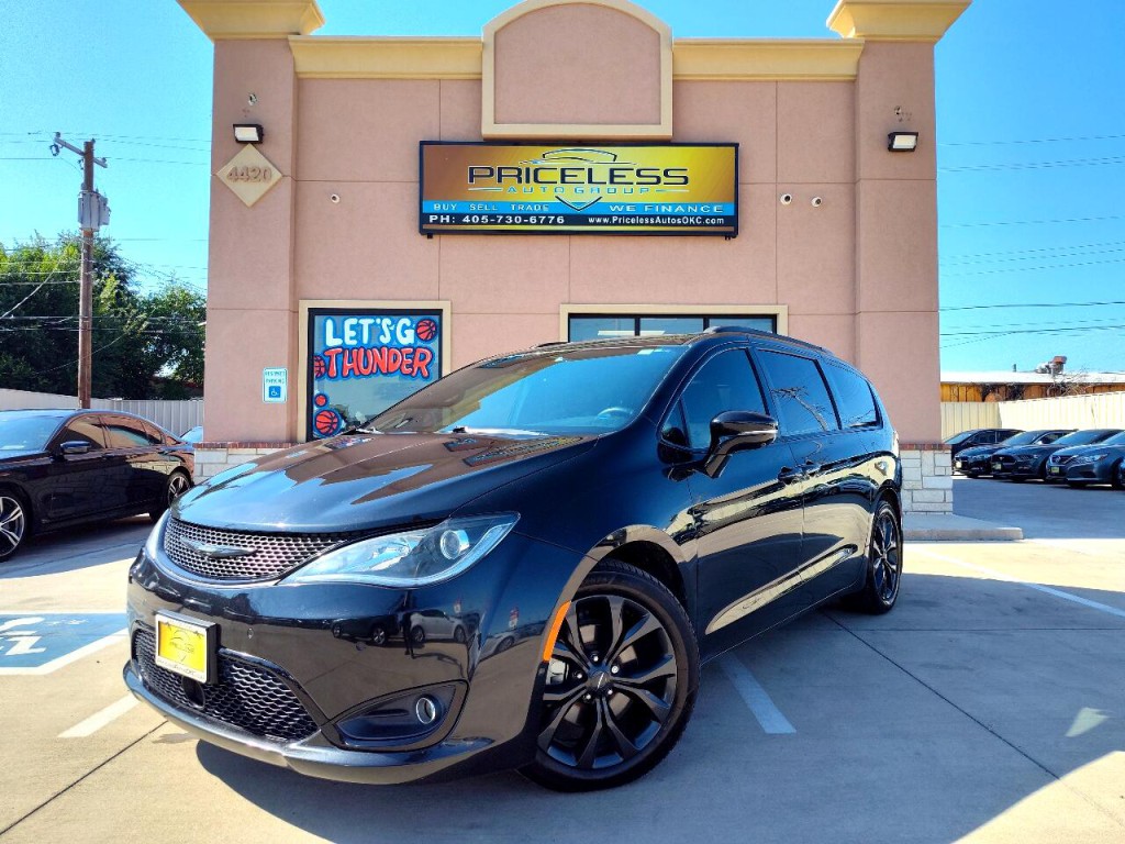 2018 Chrysler Pacifica Image 1