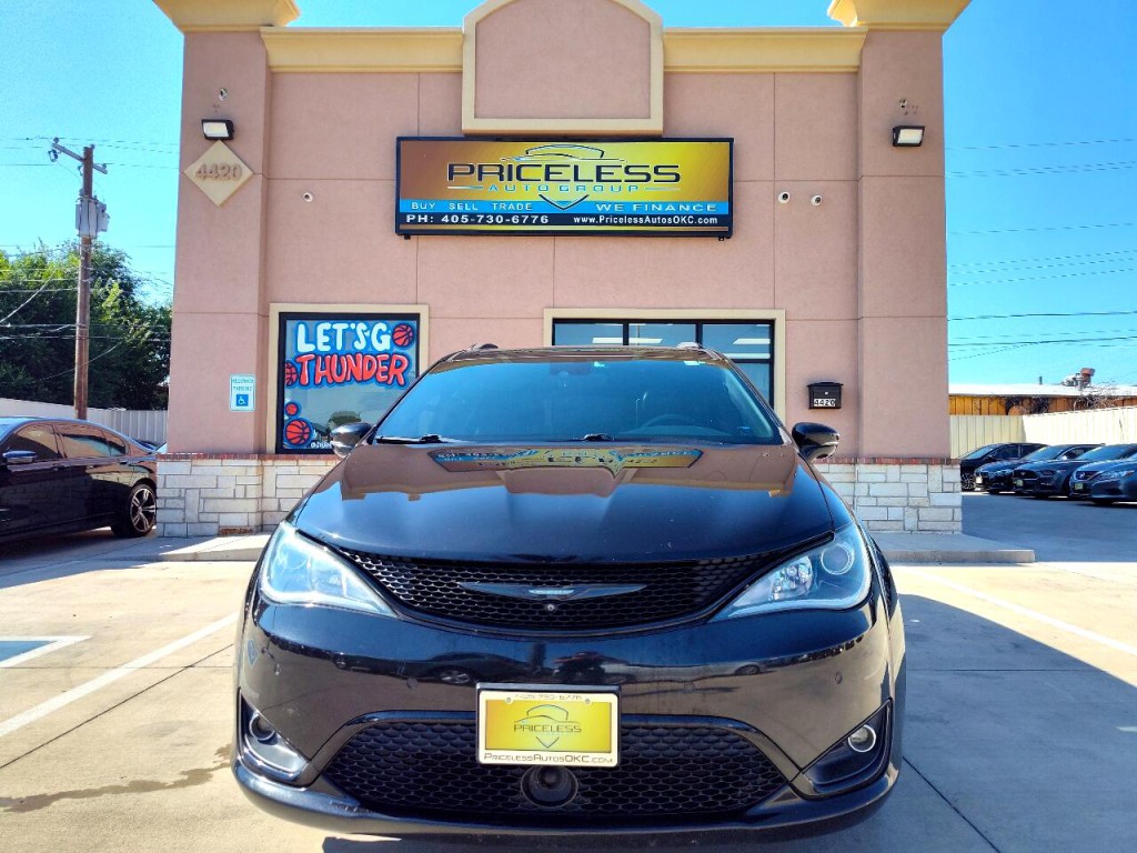 2018 Chrysler Pacifica Image 2