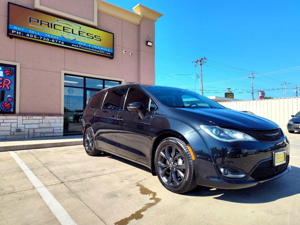 2018 Chrysler Pacifica Image 3