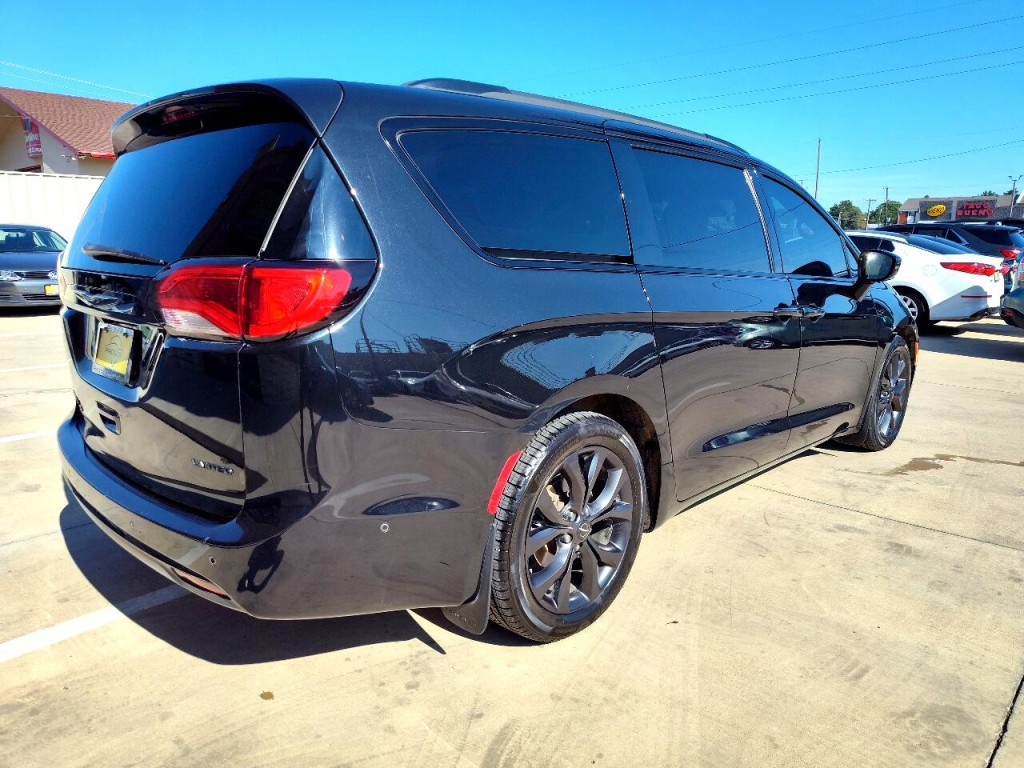 2018 Chrysler Pacifica Image 5