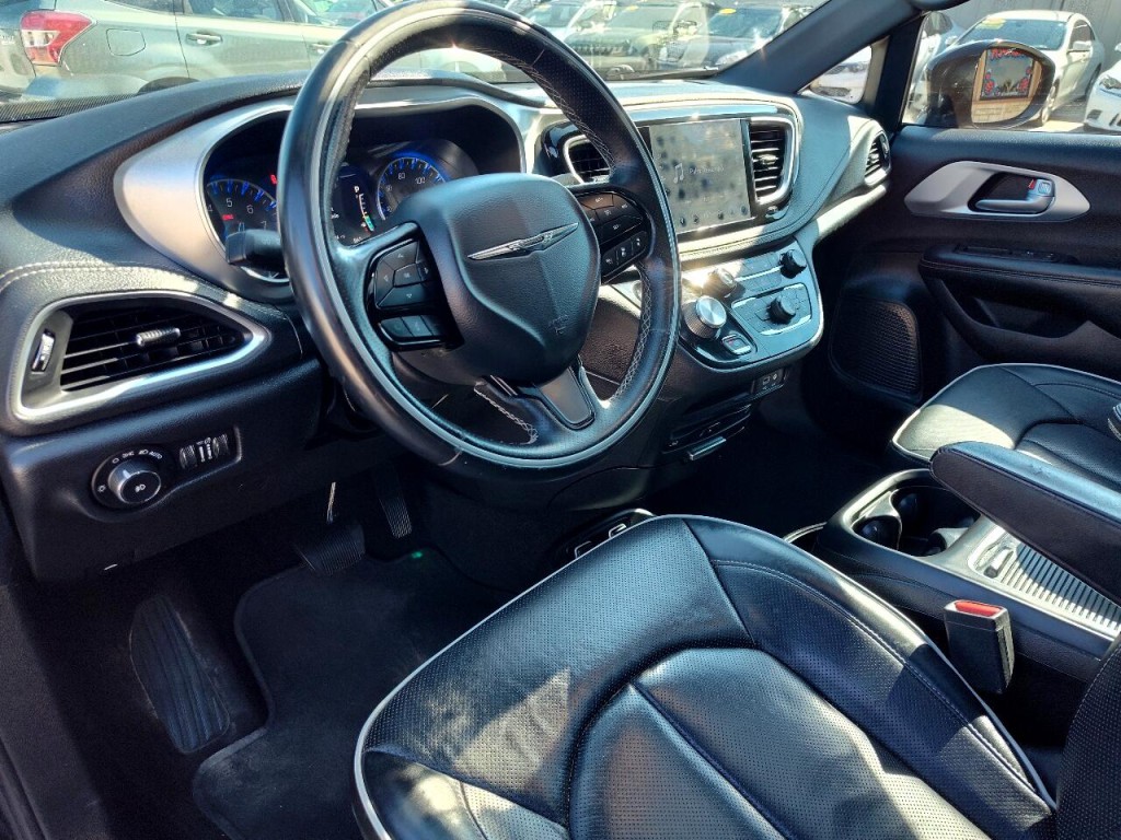2018 Chrysler Pacifica Image 16