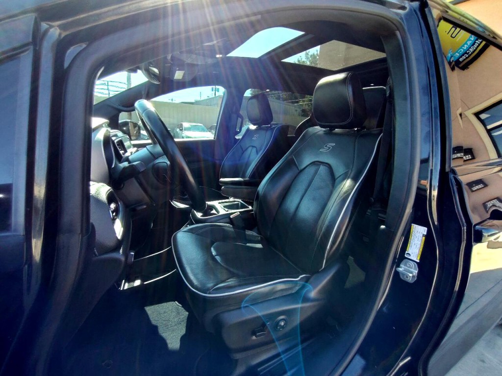 2018 Chrysler Pacifica Image 17