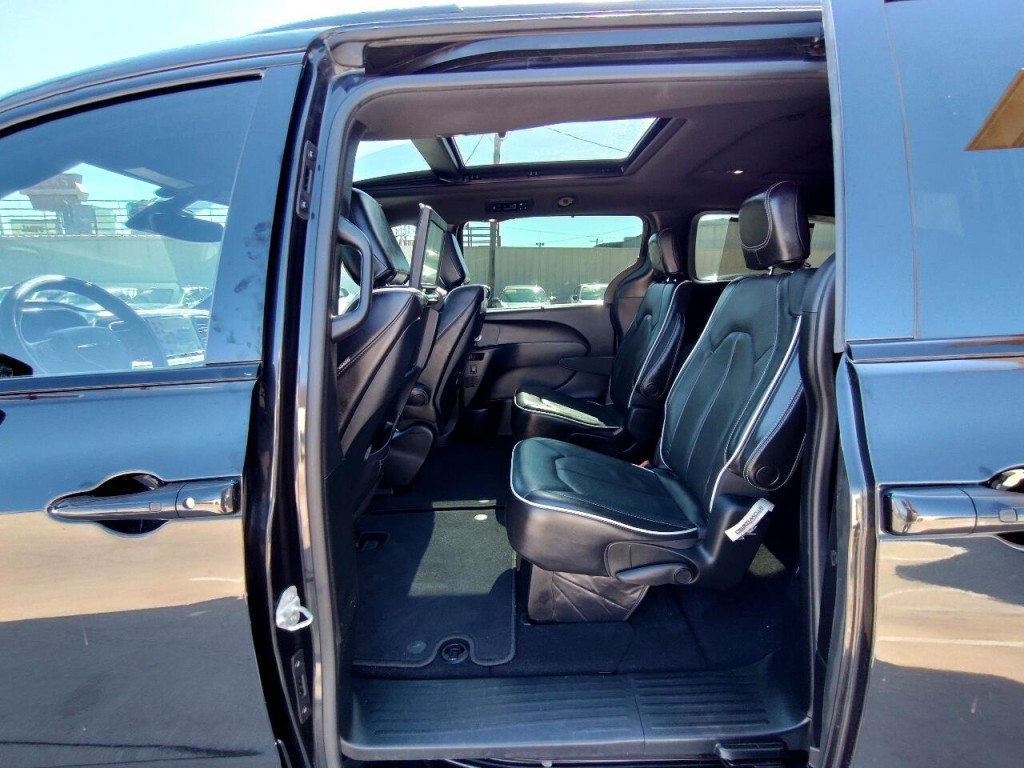 2018 Chrysler Pacifica Image 27