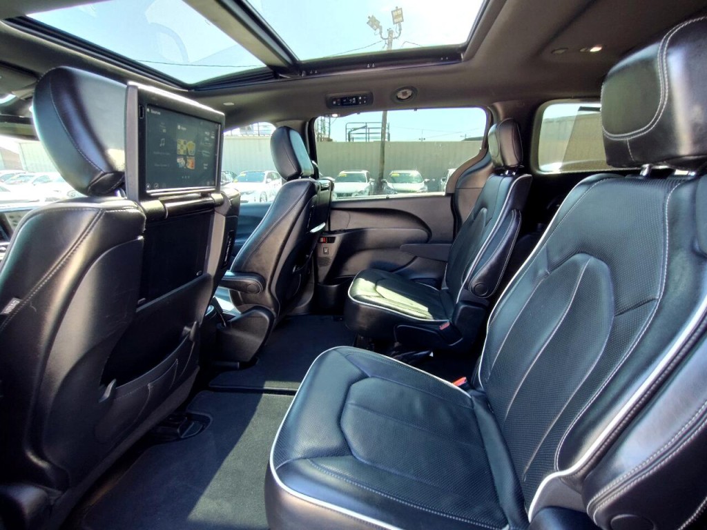 2018 Chrysler Pacifica Image 28