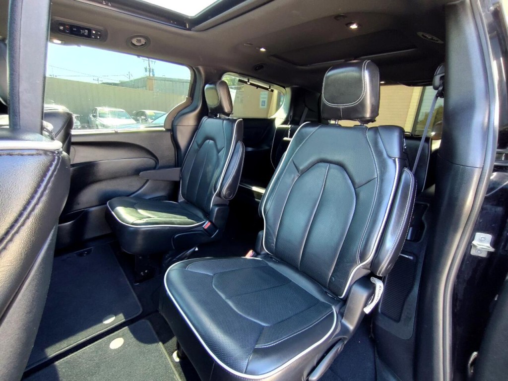 2018 Chrysler Pacifica Image 29