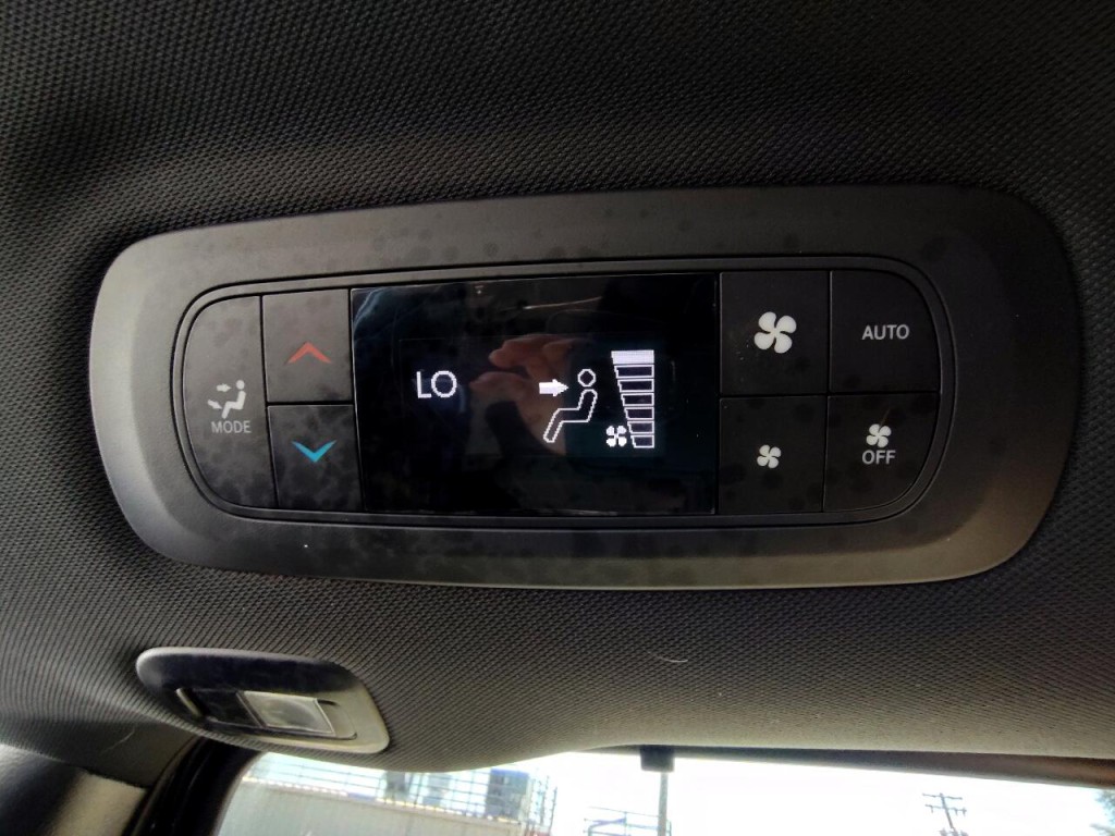 2018 Chrysler Pacifica Image 38