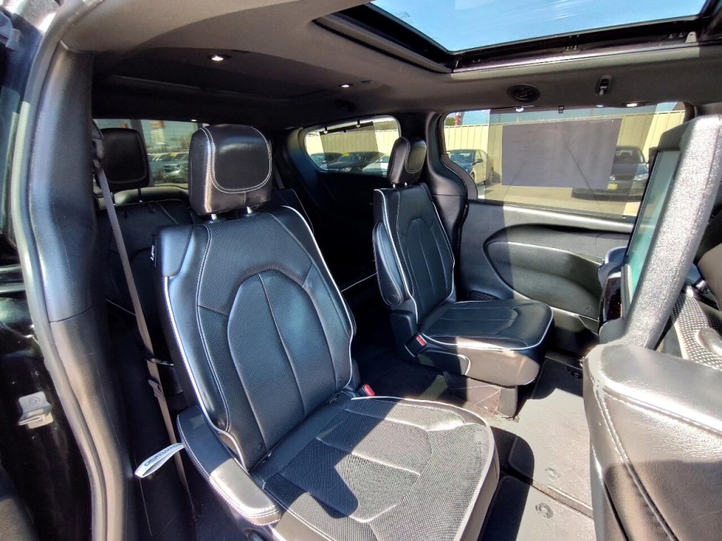 2018 Chrysler Pacifica Image 41