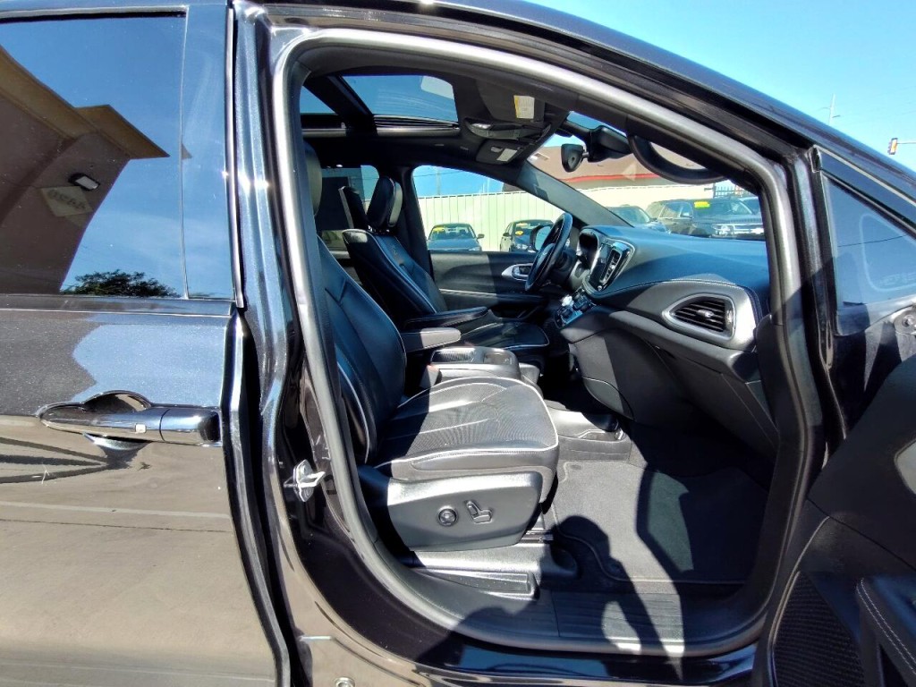 2018 Chrysler Pacifica Image 42