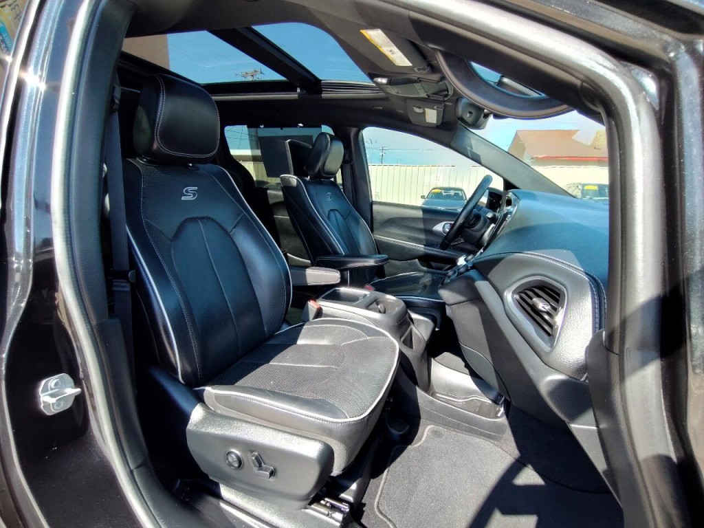 2018 Chrysler Pacifica Image 44