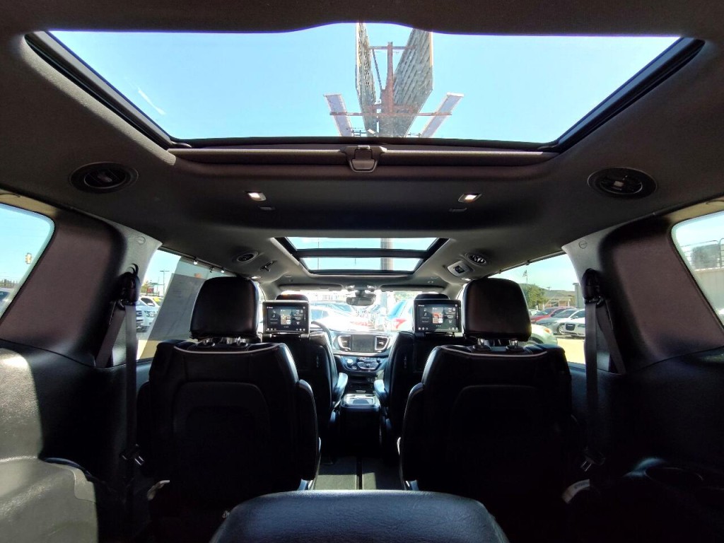 2018 Chrysler Pacifica Image 46