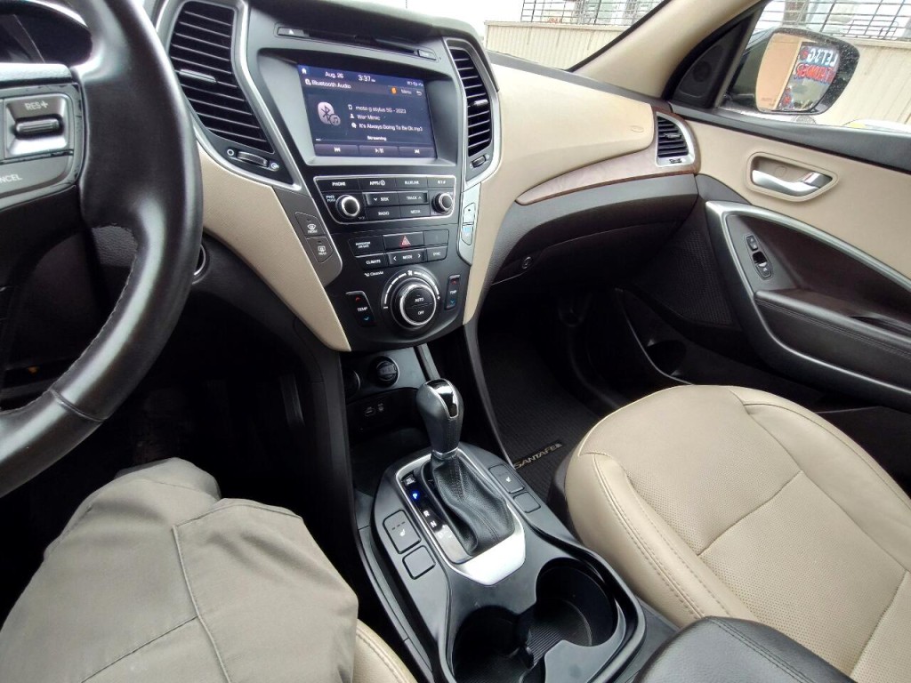 2018 Hyundai Santa Fe Image 19