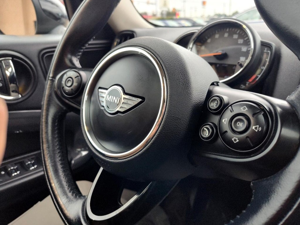 2018 MINI Countryman Image 17