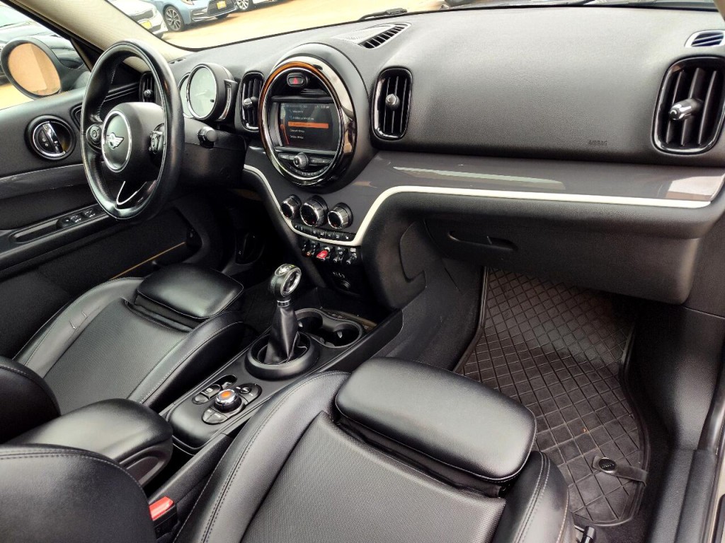 2018 MINI Countryman Image 40