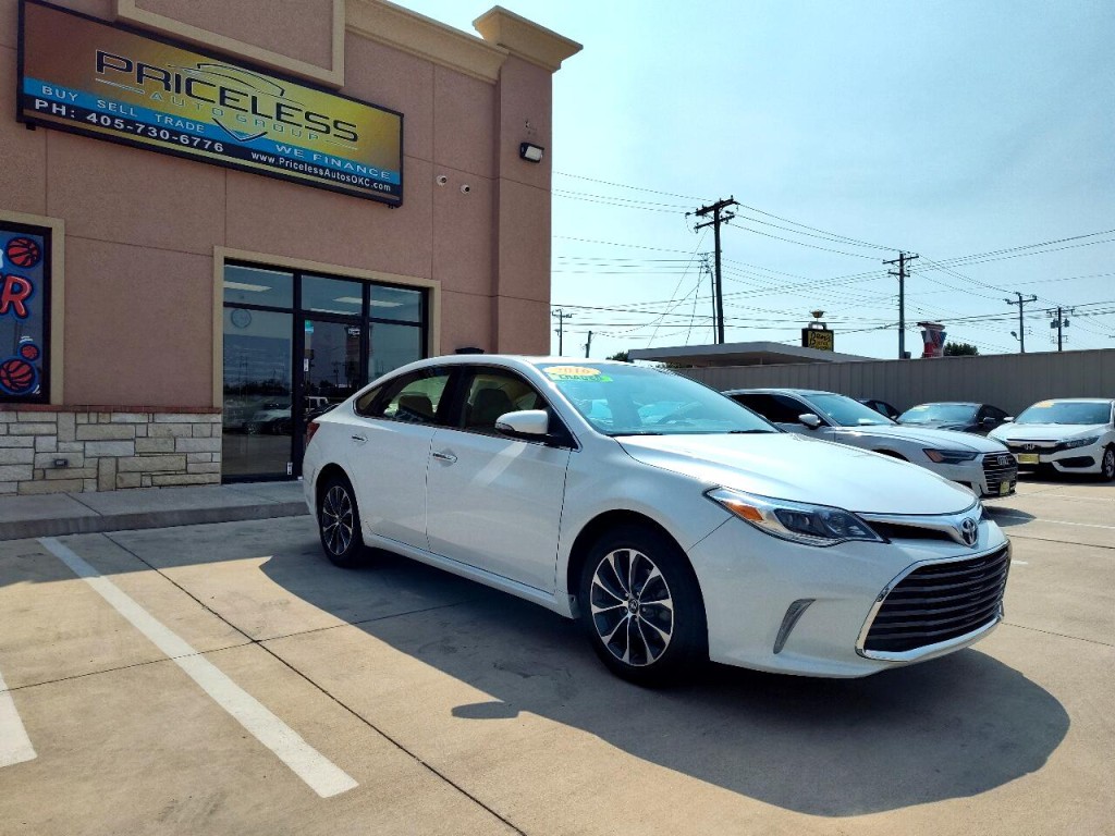 2016 Toyota Avalon Image 2