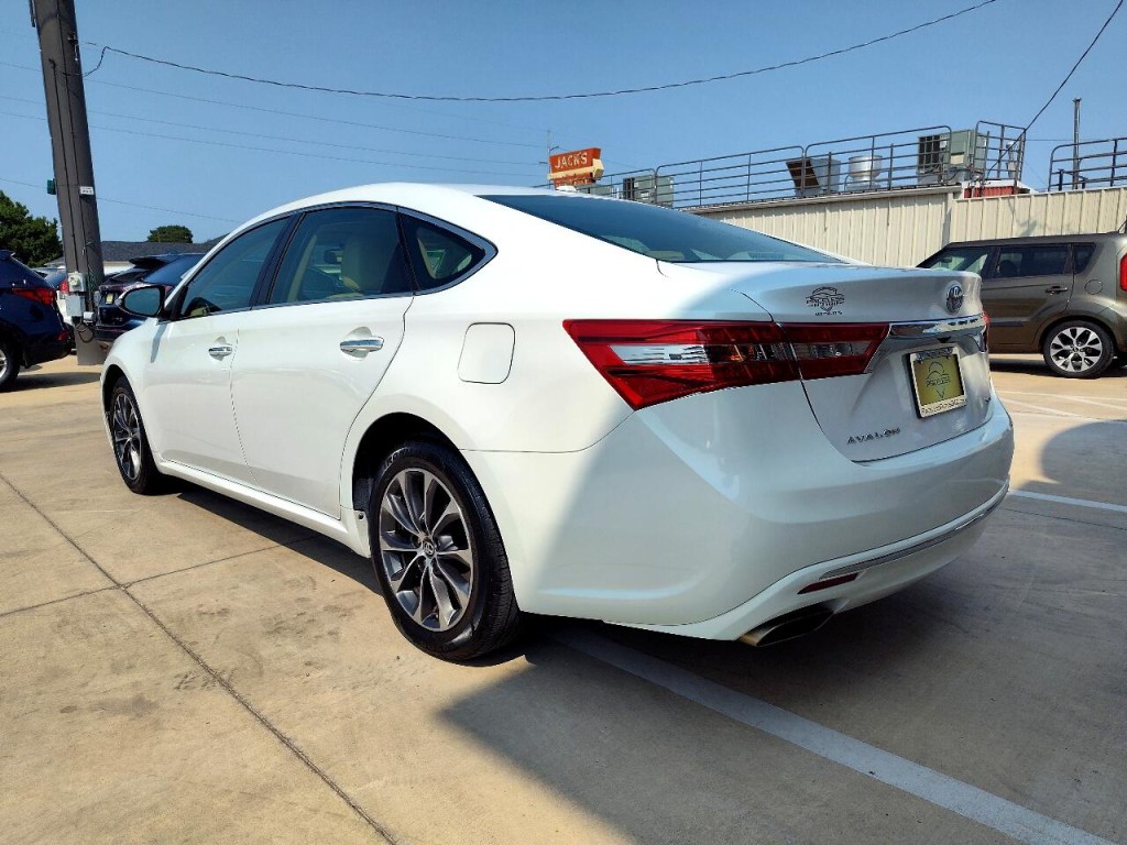2016 Toyota Avalon Image 6