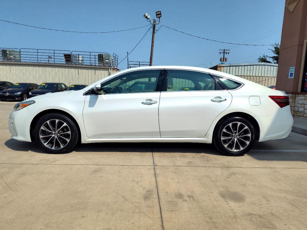 2016 Toyota Avalon Image 7