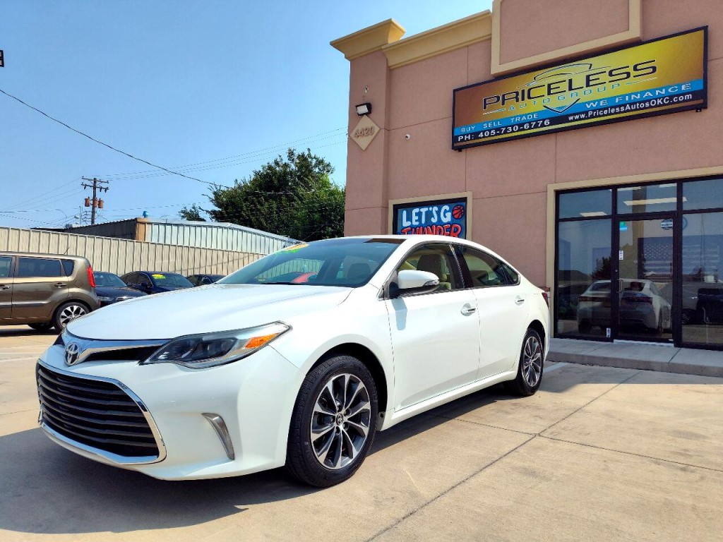 2016 Toyota Avalon Image 8