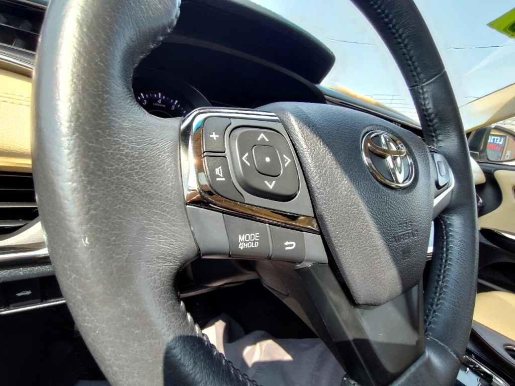 2016 Toyota Avalon Image 16