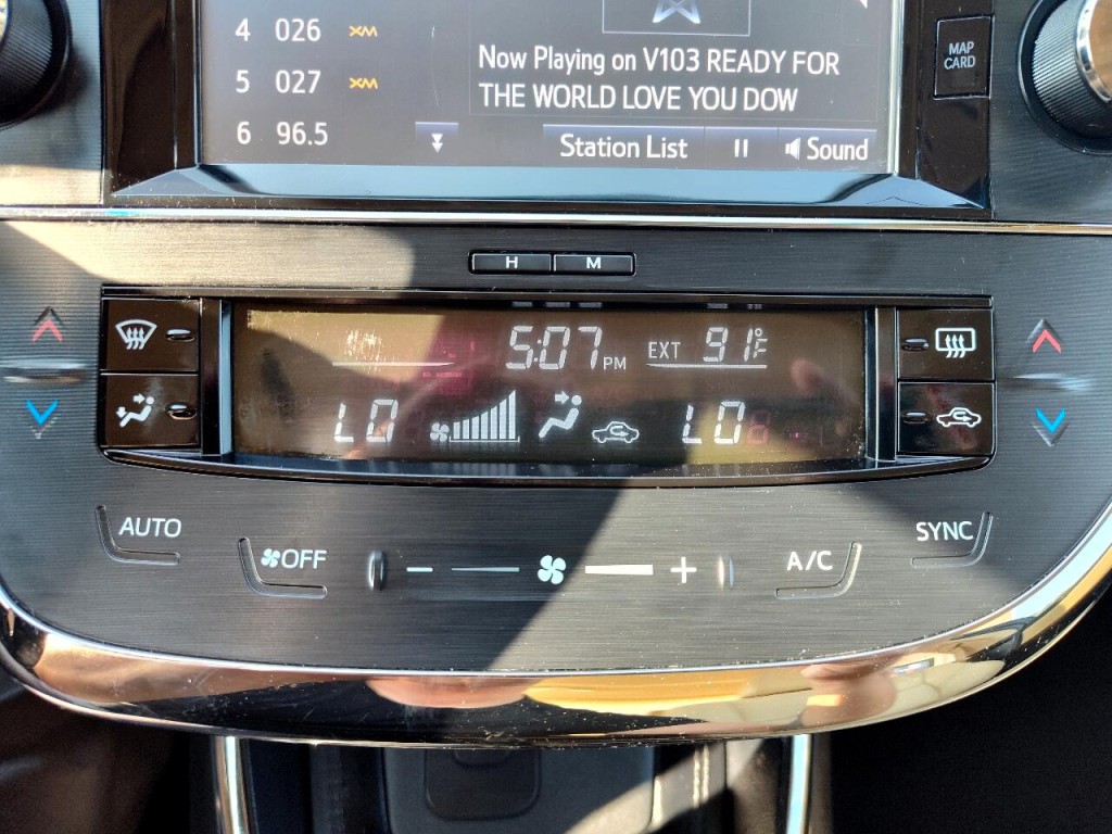 2016 Toyota Avalon Image 25