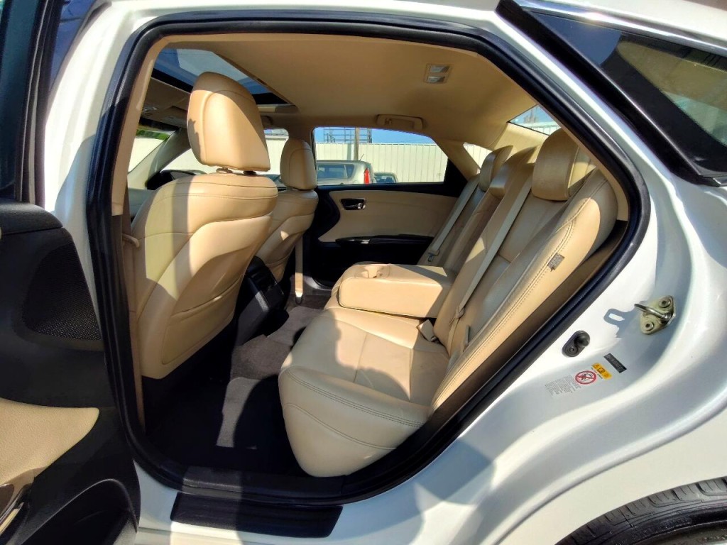 2016 Toyota Avalon Image 26